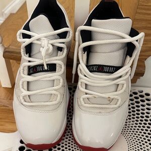 Men’s air Jordan 11 Retro low UNC 2017White and Red Sneakers size 8.5